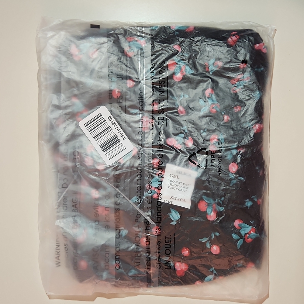 ❤️NWT TORRID CHERRY KEYHOLE BUST SILKY, STRETCHY SNAP BOTTOM BODYSUIT - PLUS 2X - Picture 6 of 8